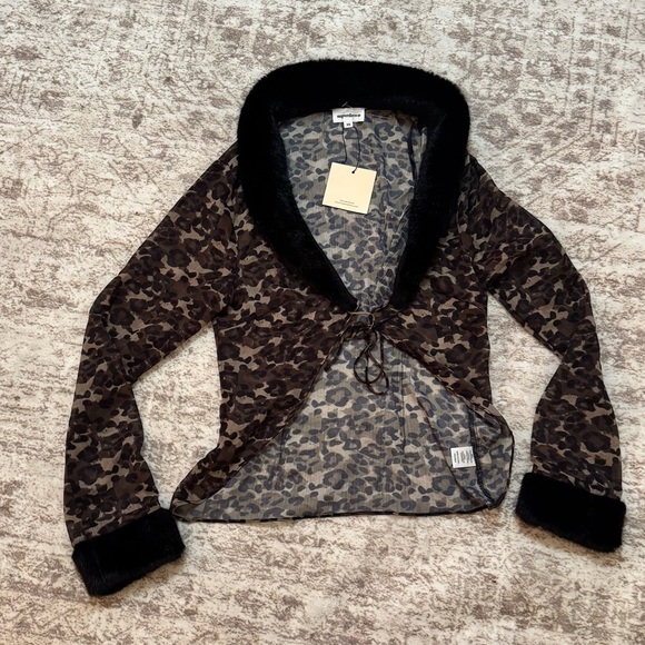 NWT SUPERDOWN Leopard Print Sheer front tie with faux fur Trim top size XS - Picture 5 of 12